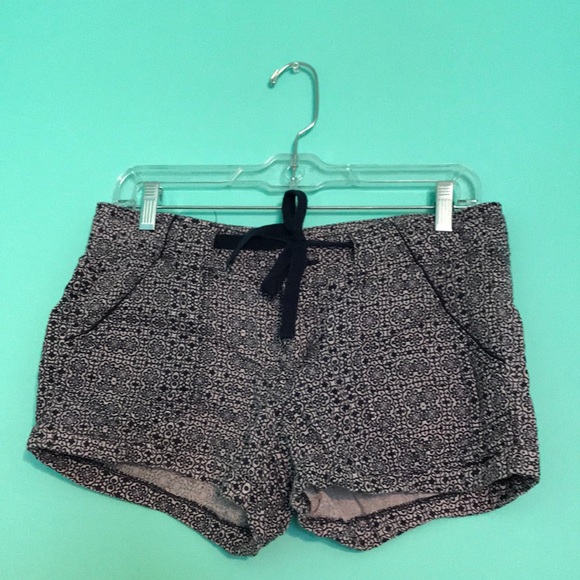 Shorts with design - Picture 1 of 2